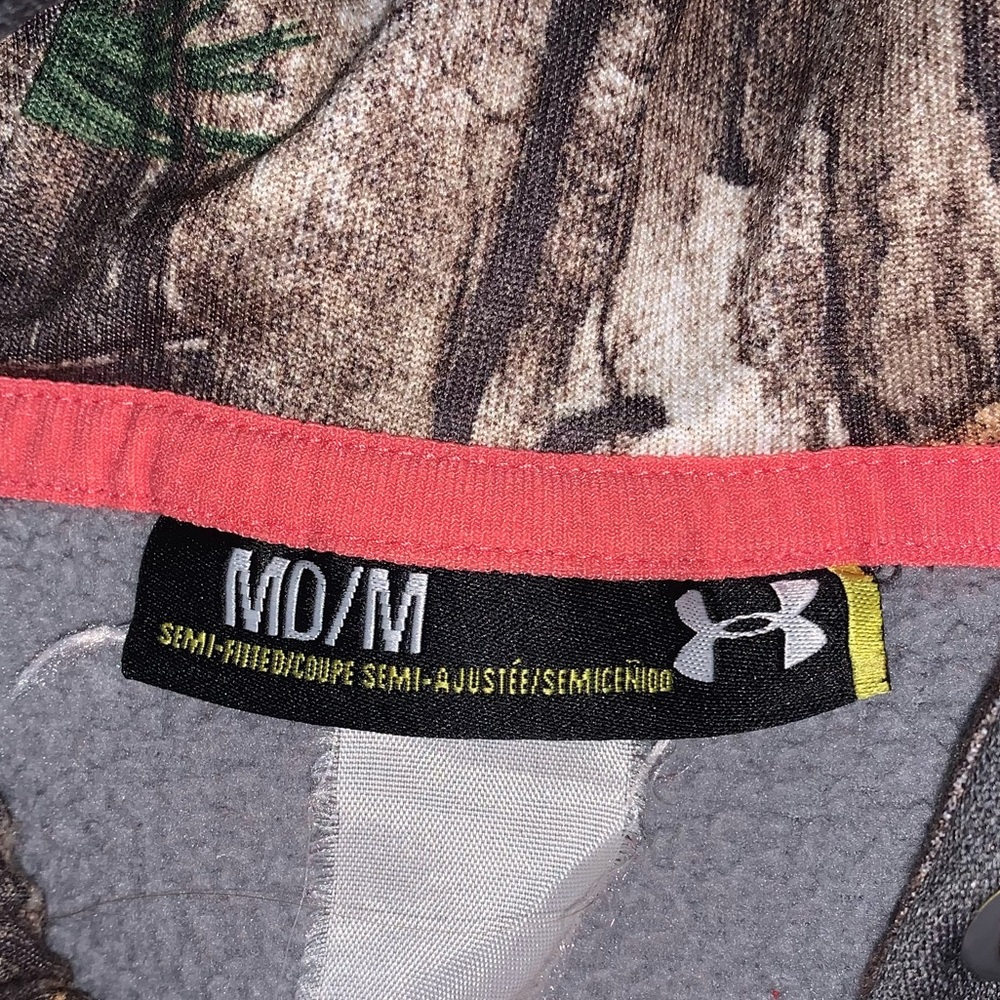 Women’s camp under armor sweatshirt